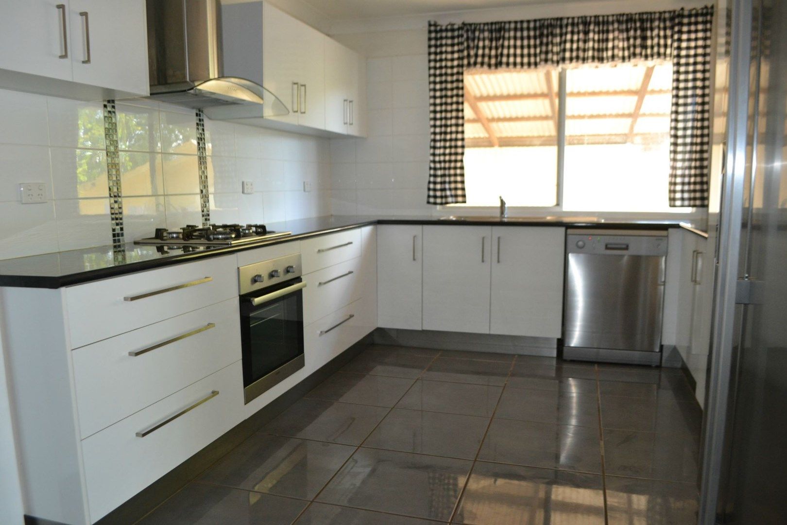 4 bedrooms House in 1 Thirteenth Avenue MOUNT ISA QLD, 4825