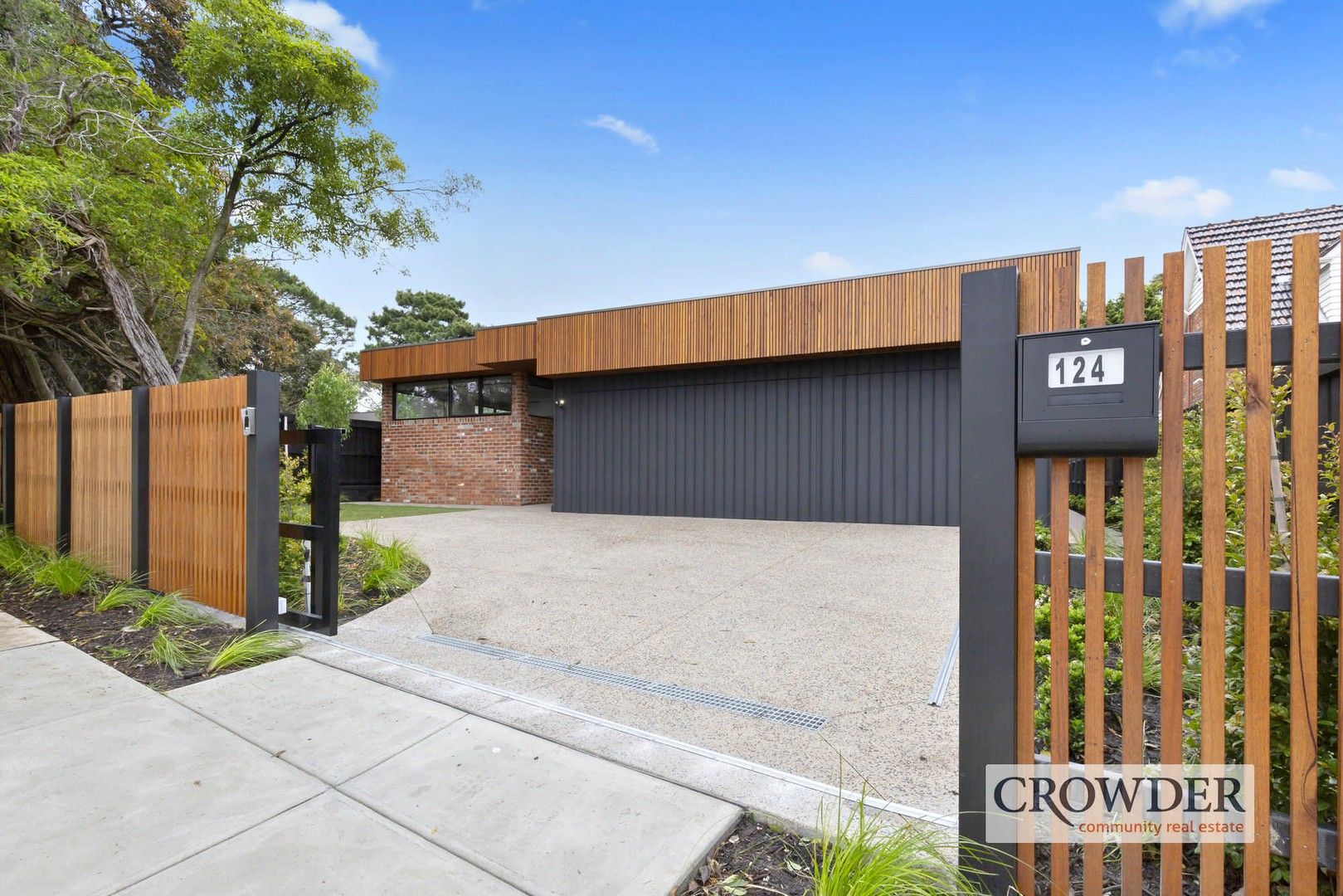 4 bedrooms House in 124 Mount Eliza Way MOUNT ELIZA VIC, 3930
