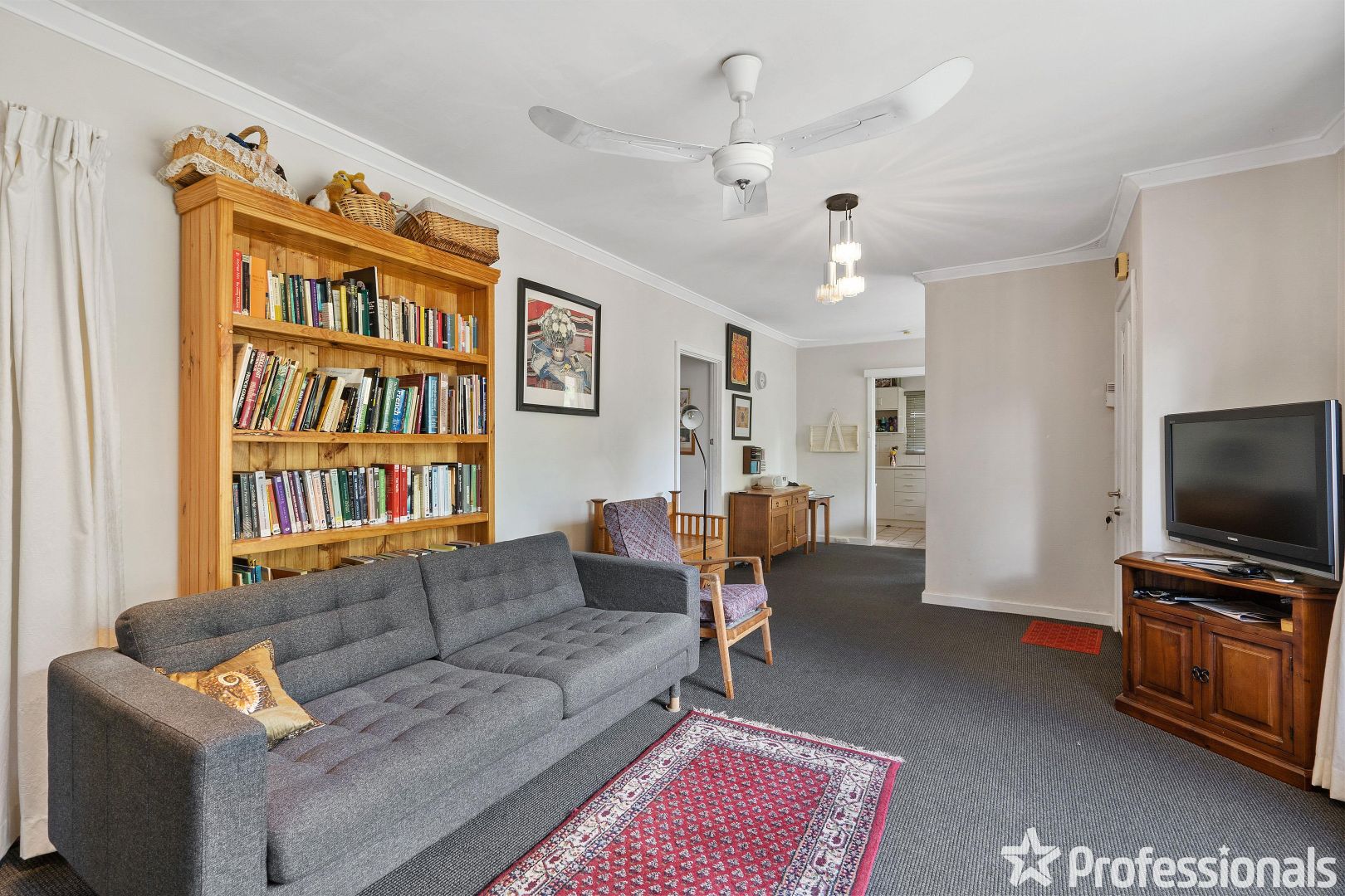 19 Warren Road, Maida Vale WA 6057, Image 2