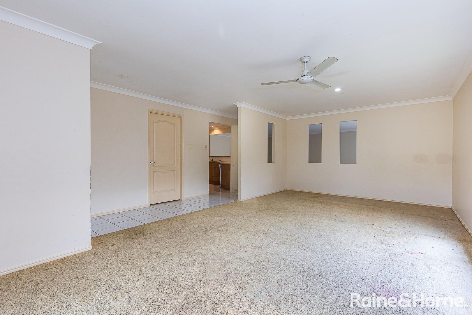 15 Tathra Court, Redland Bay QLD 4165, Image 2