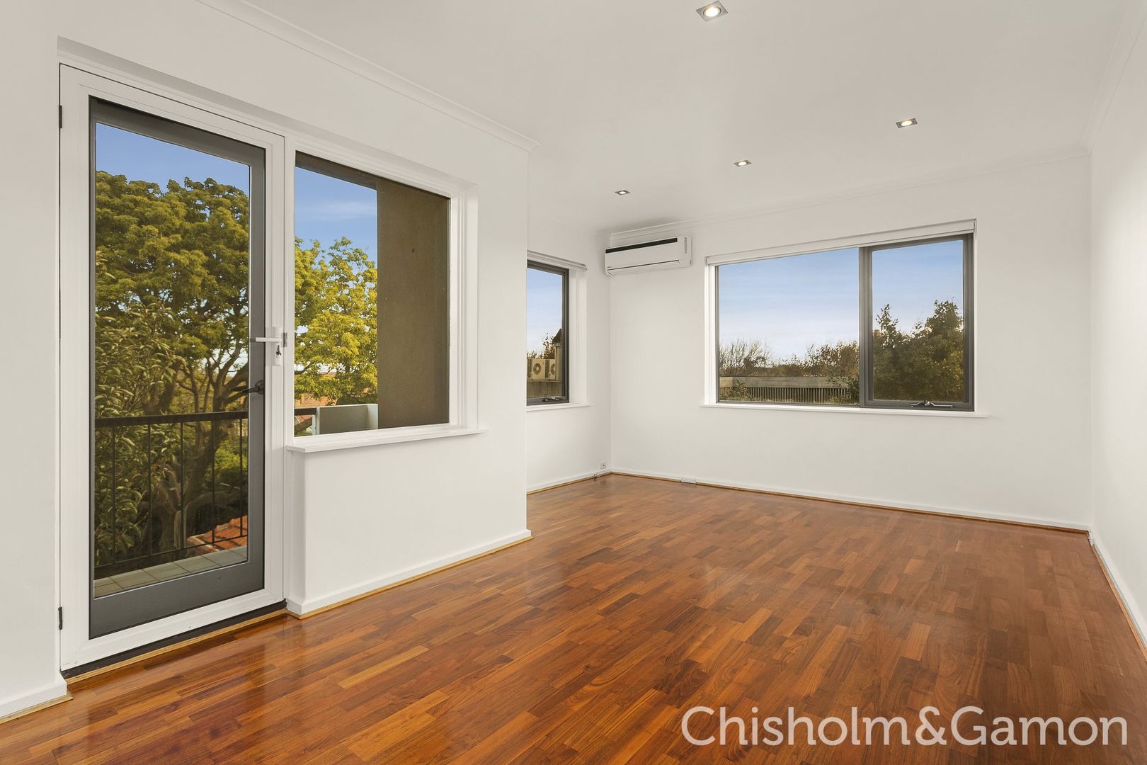 2 bedrooms Apartment / Unit / Flat in 8/12 Selwyn Avenue ELWOOD VIC, 3184