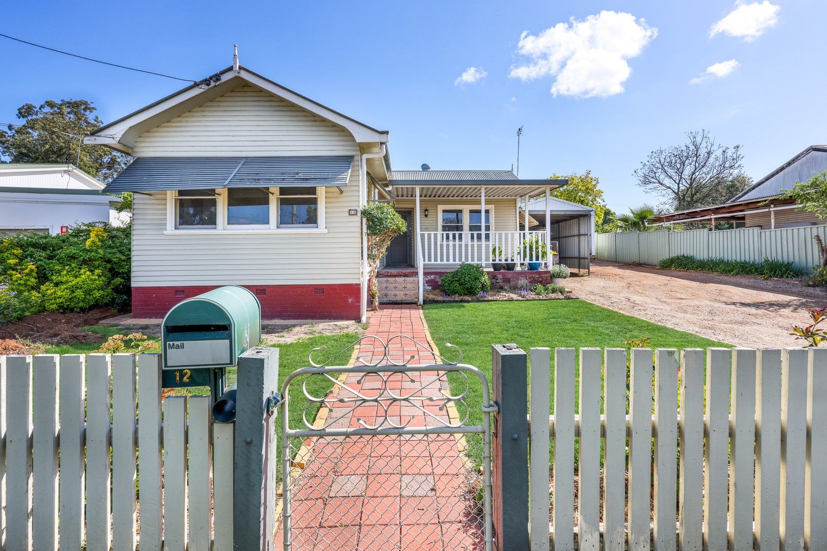 4 bedrooms House in 12 Patterson Street TAMWORTH NSW, 2340