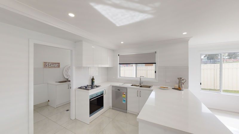 TOWNHOUSE 5 Waratah Dr, Junee NSW 2663, Image 2