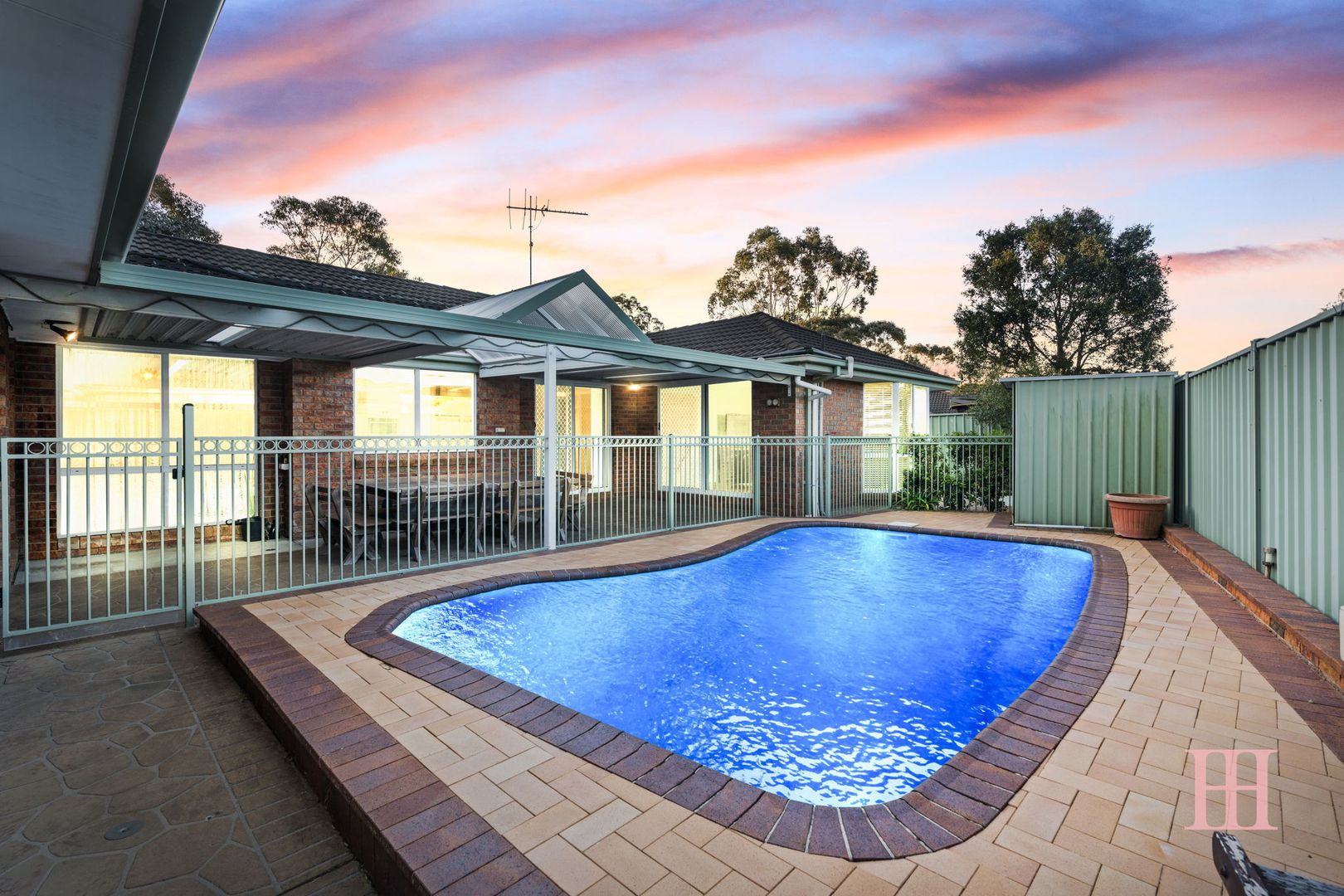 27 Brownlow Court, Wattle Grove NSW 2173, Image 1