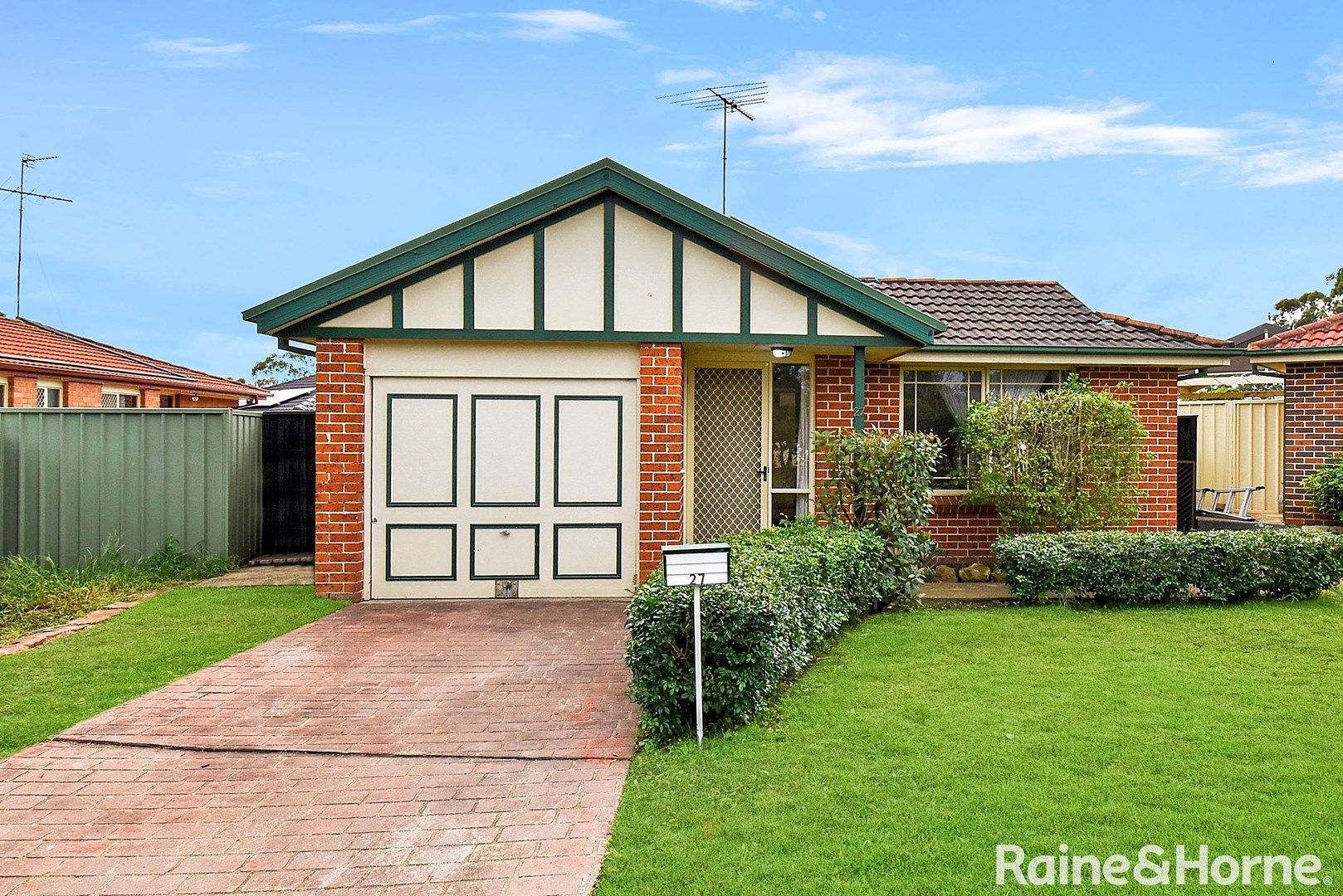 3 bedrooms House in 27 Pearra Way CLAREMONT MEADOWS NSW, 2747