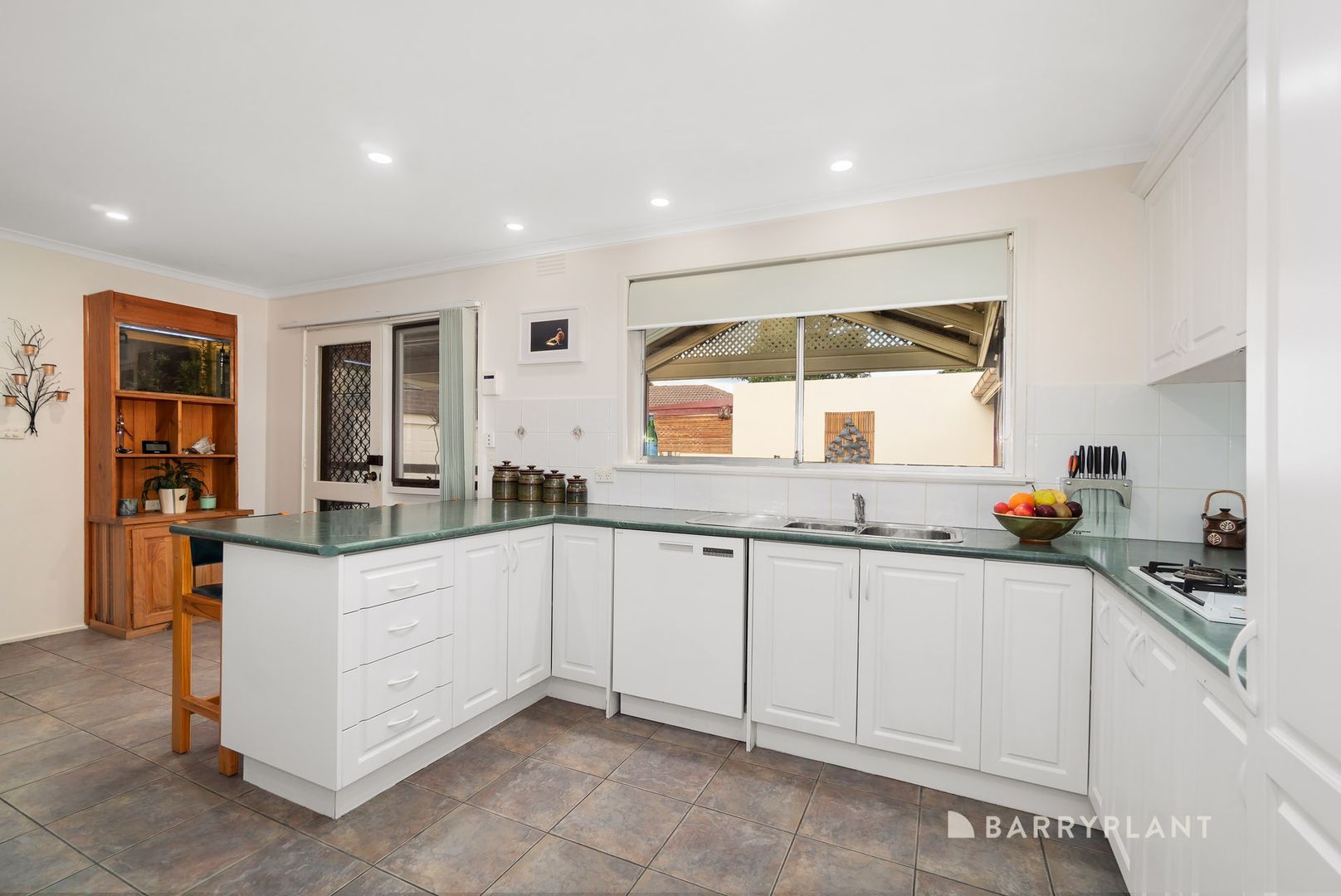 7 Whernside Court, Mill Park VIC 3082, Image 2