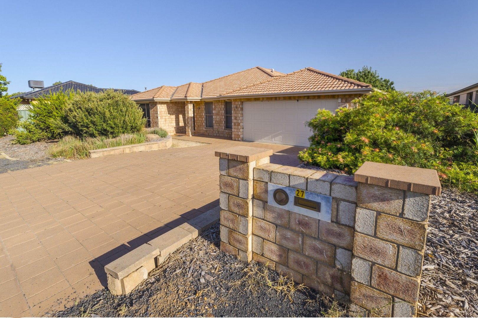 4 bedrooms House in 27 Cypress Point Drive DUBBO NSW, 2830