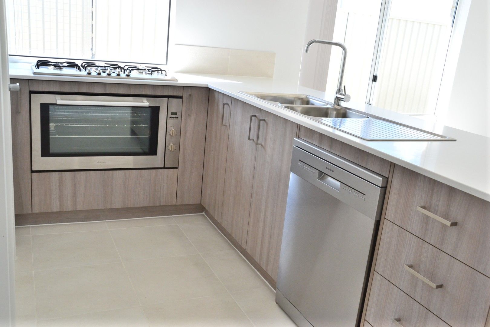 4 bedrooms House in 27 Gardenia St ALKIMOS WA, 6038