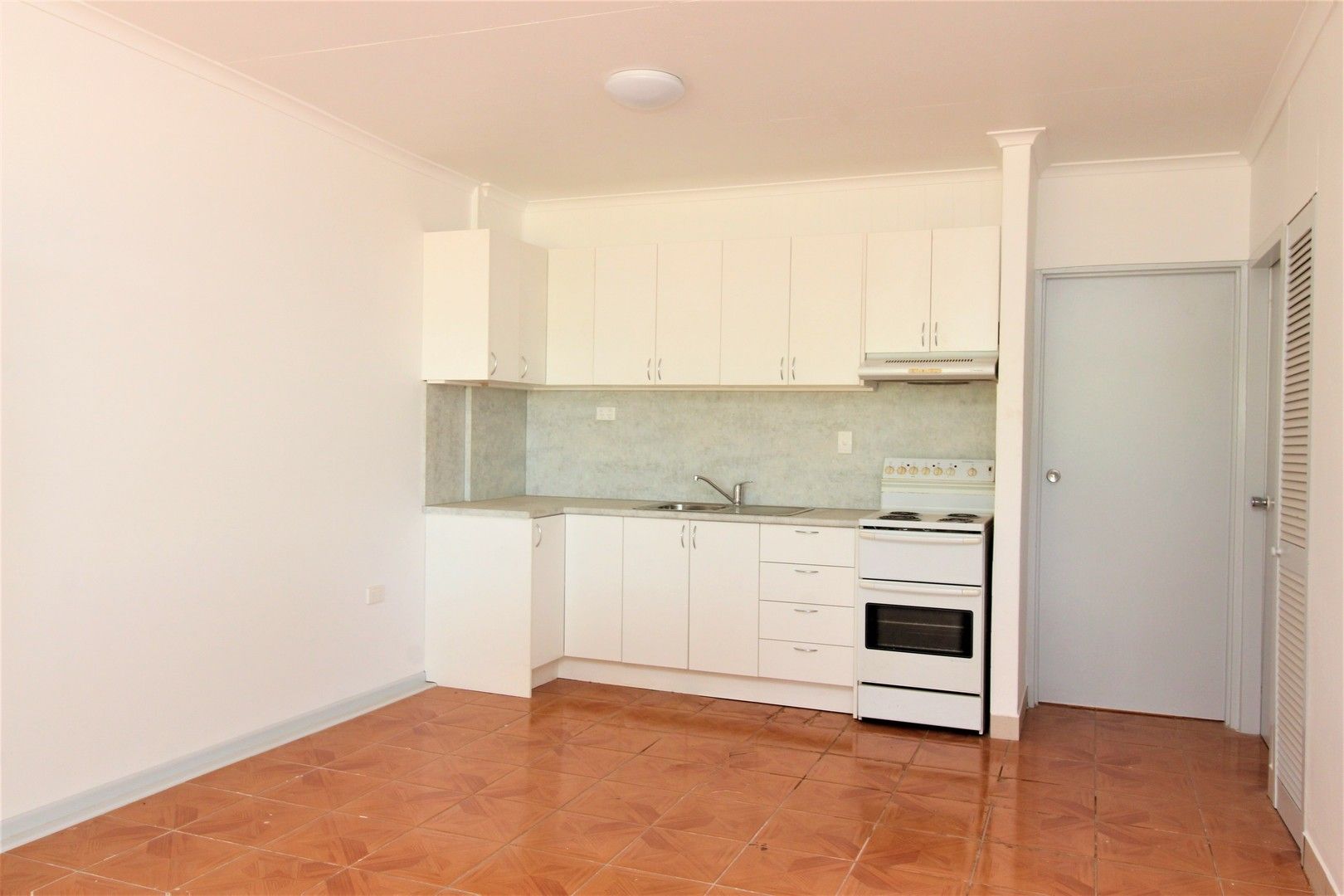 2 bedrooms Apartment / Unit / Flat in Unit 2/8 Carbine Ave MOUNT ISA QLD, 4825