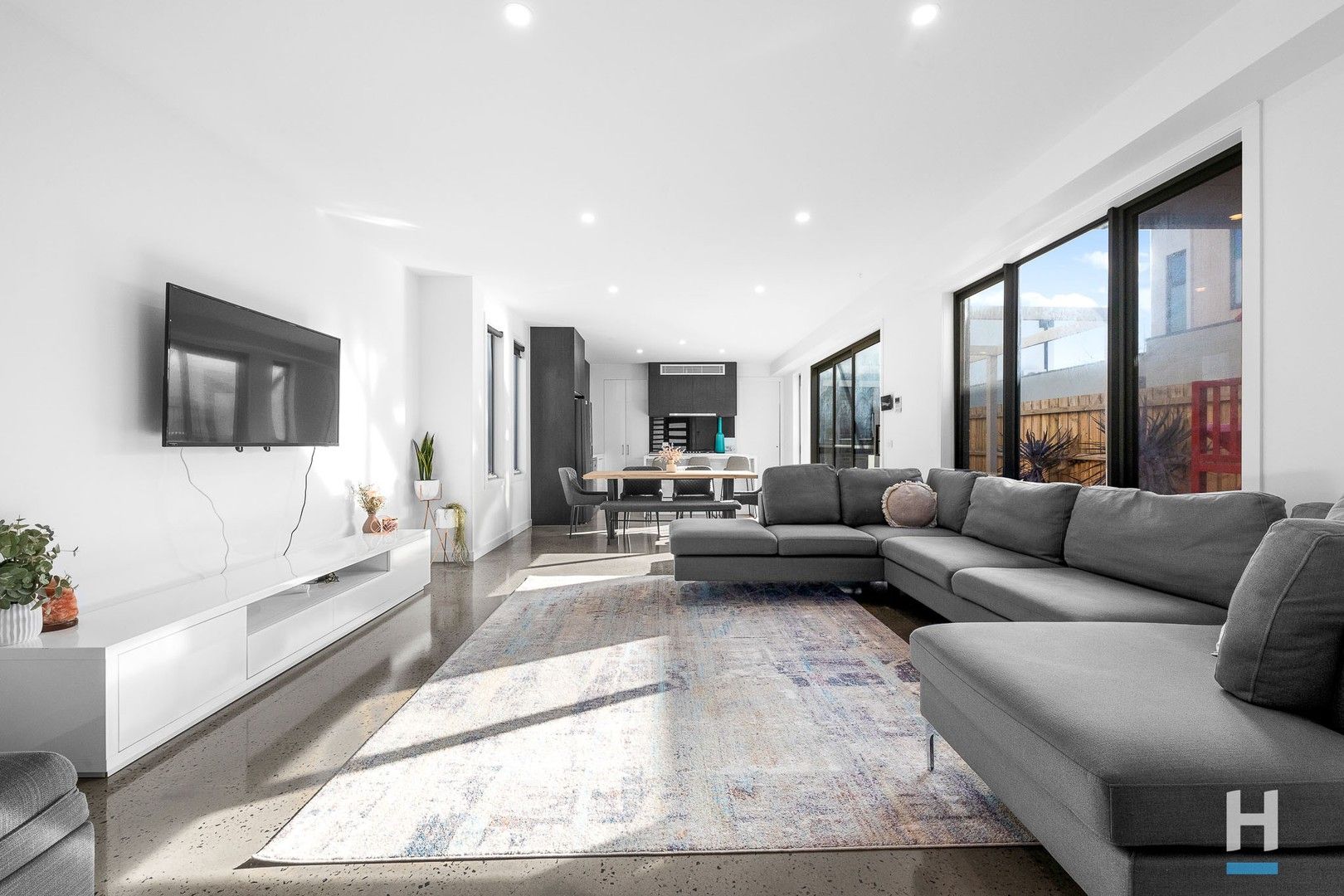 4 bedrooms Townhouse in 1/181 Dromana Parade SAFETY BEACH VIC, 3936