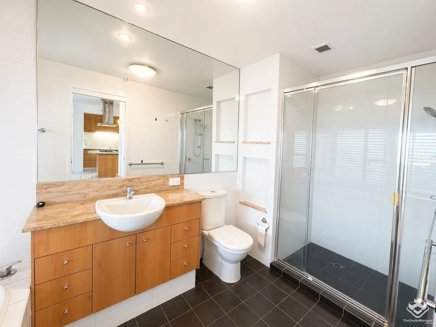 Additional image 11 of ID:21173907/326 Marine Parade, Labrador QLD 4215