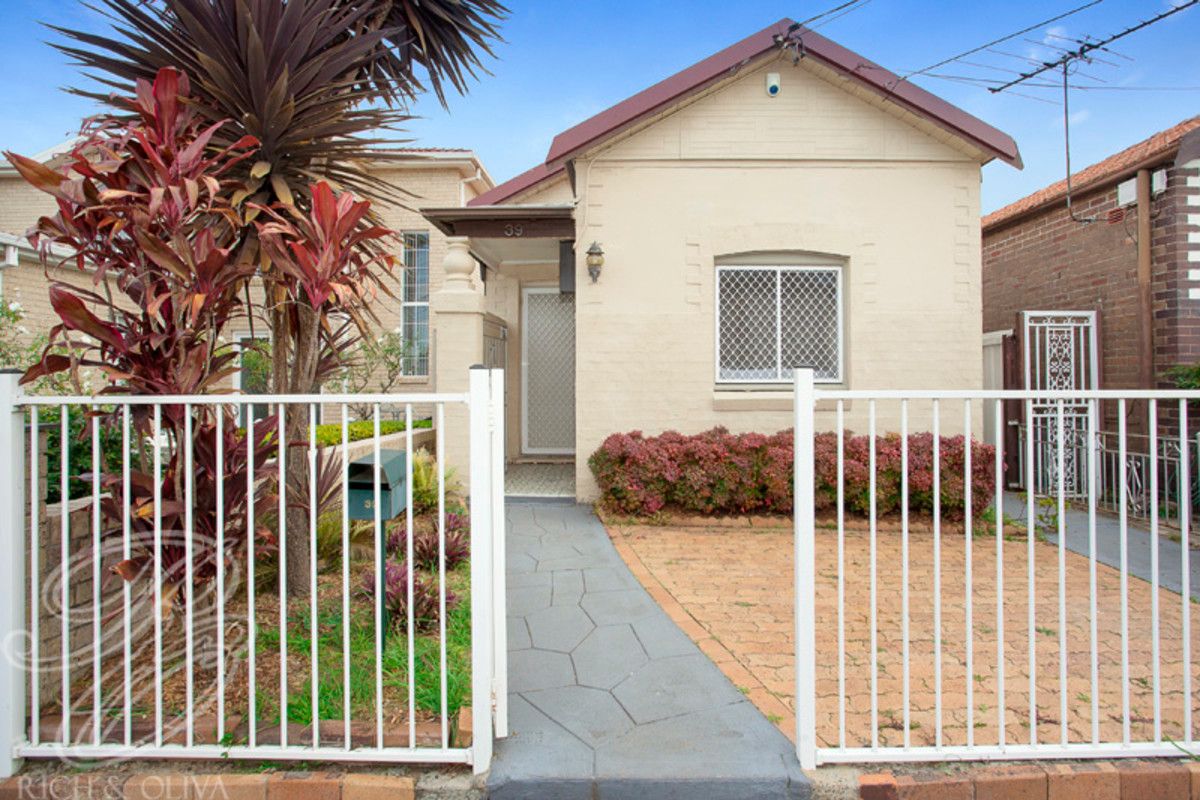 2 bedrooms House in 39 Cowper Street CAMPSIE NSW, 2194