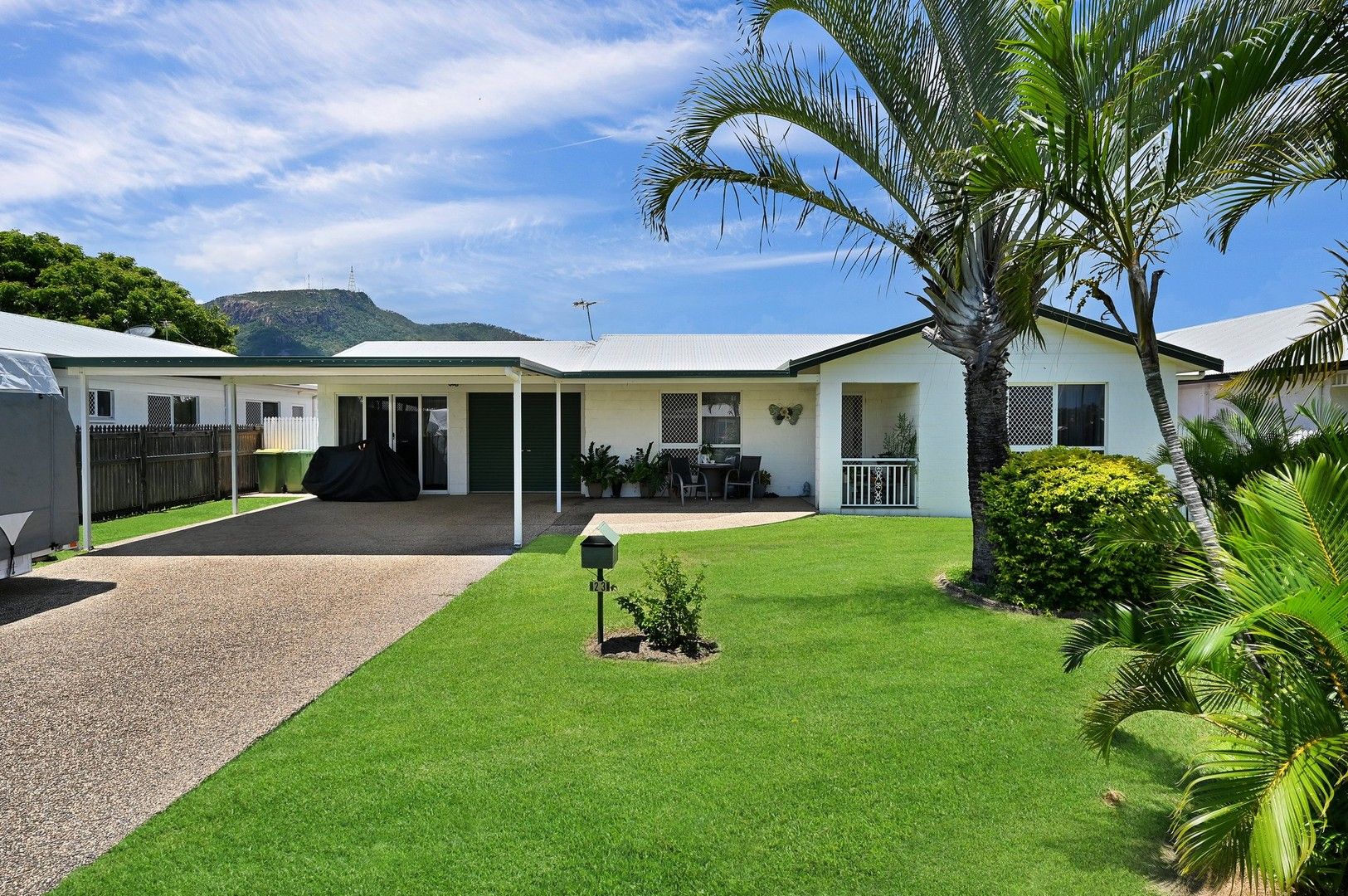 4 bedrooms House in 23 Weddel Drive ANNANDALE QLD, 4814