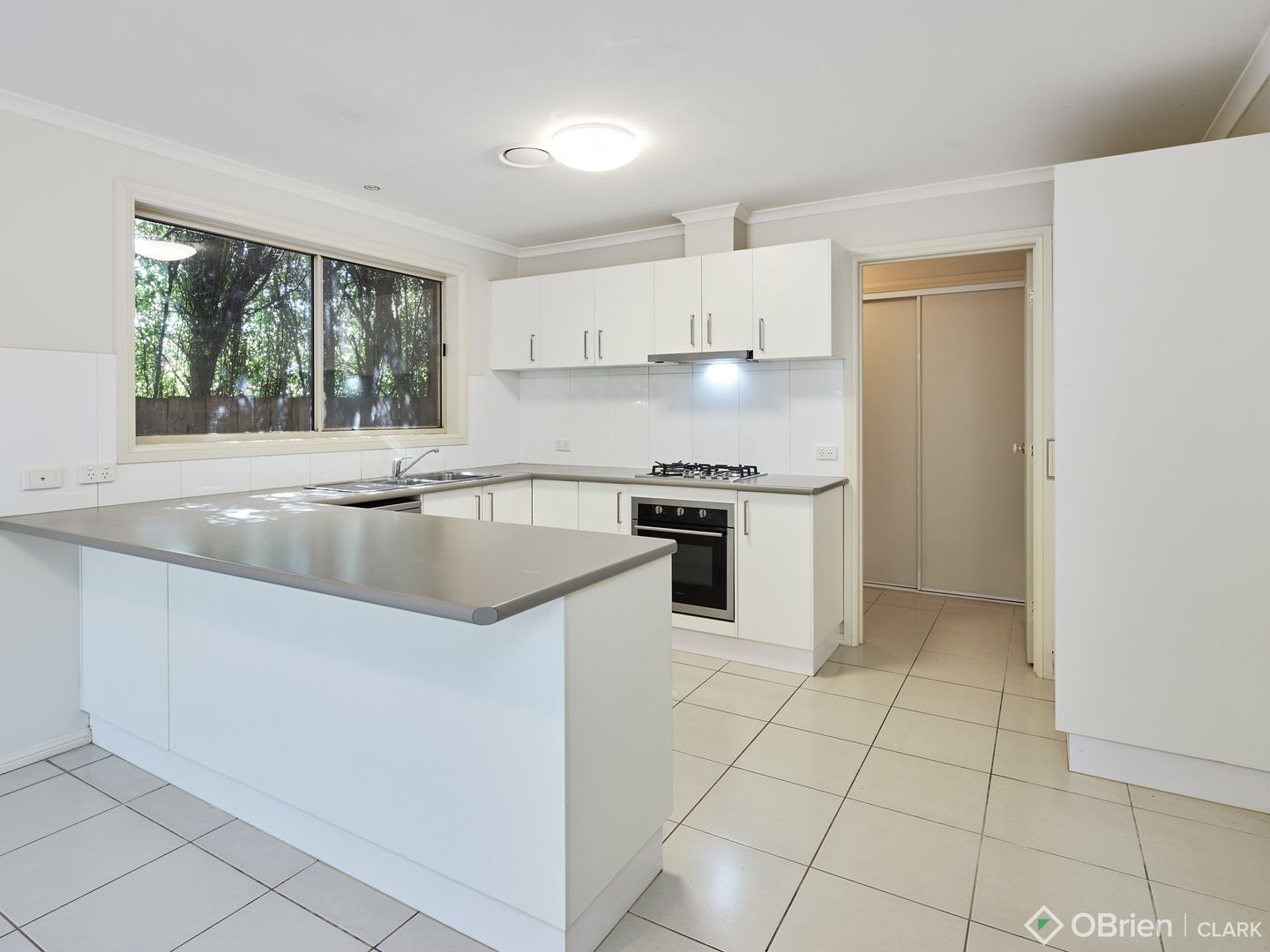 4/1 Hatfield Drive, Drouin VIC 3818, Image 2