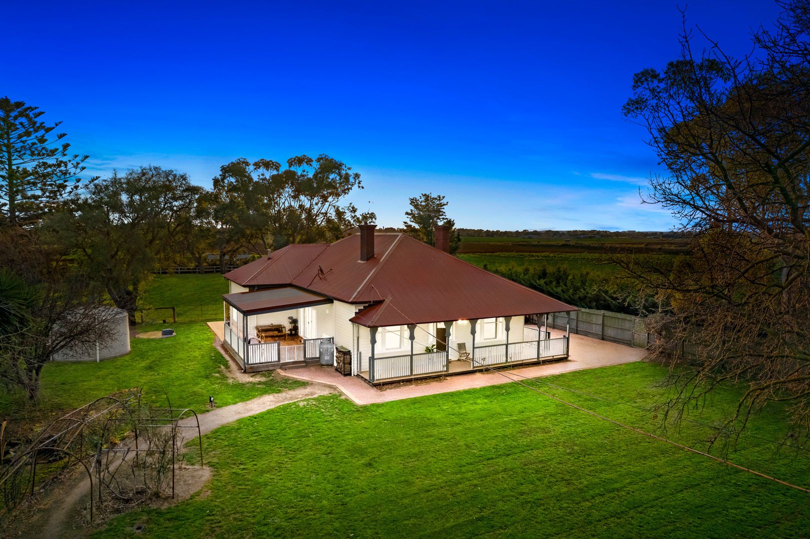 240 Diggers Road, Werribee South Property History & Address Research