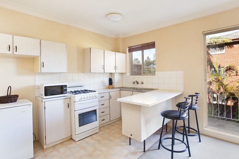 8/8 Fairway Close, MANLY VALE NSW 2093, Image 2