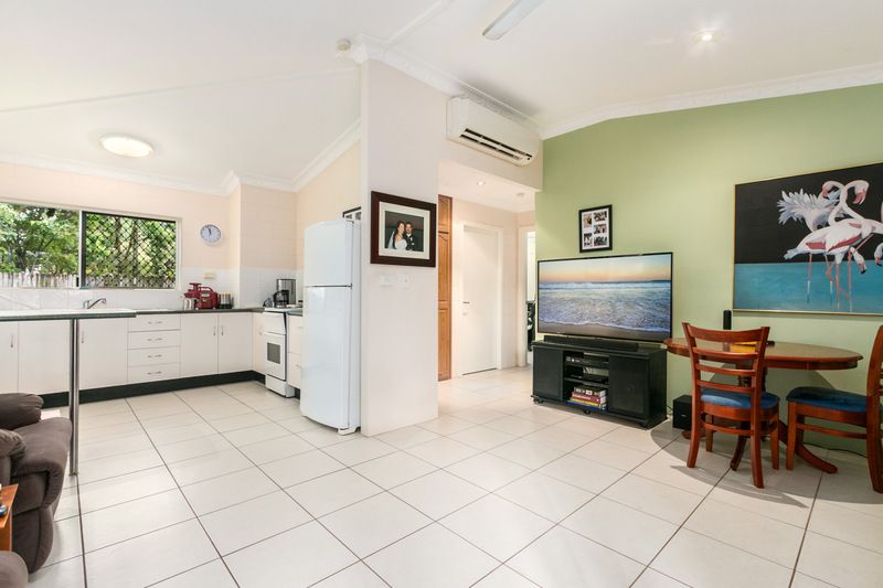 2/5 Redwood Street, Whitfield QLD 4870, Image 2