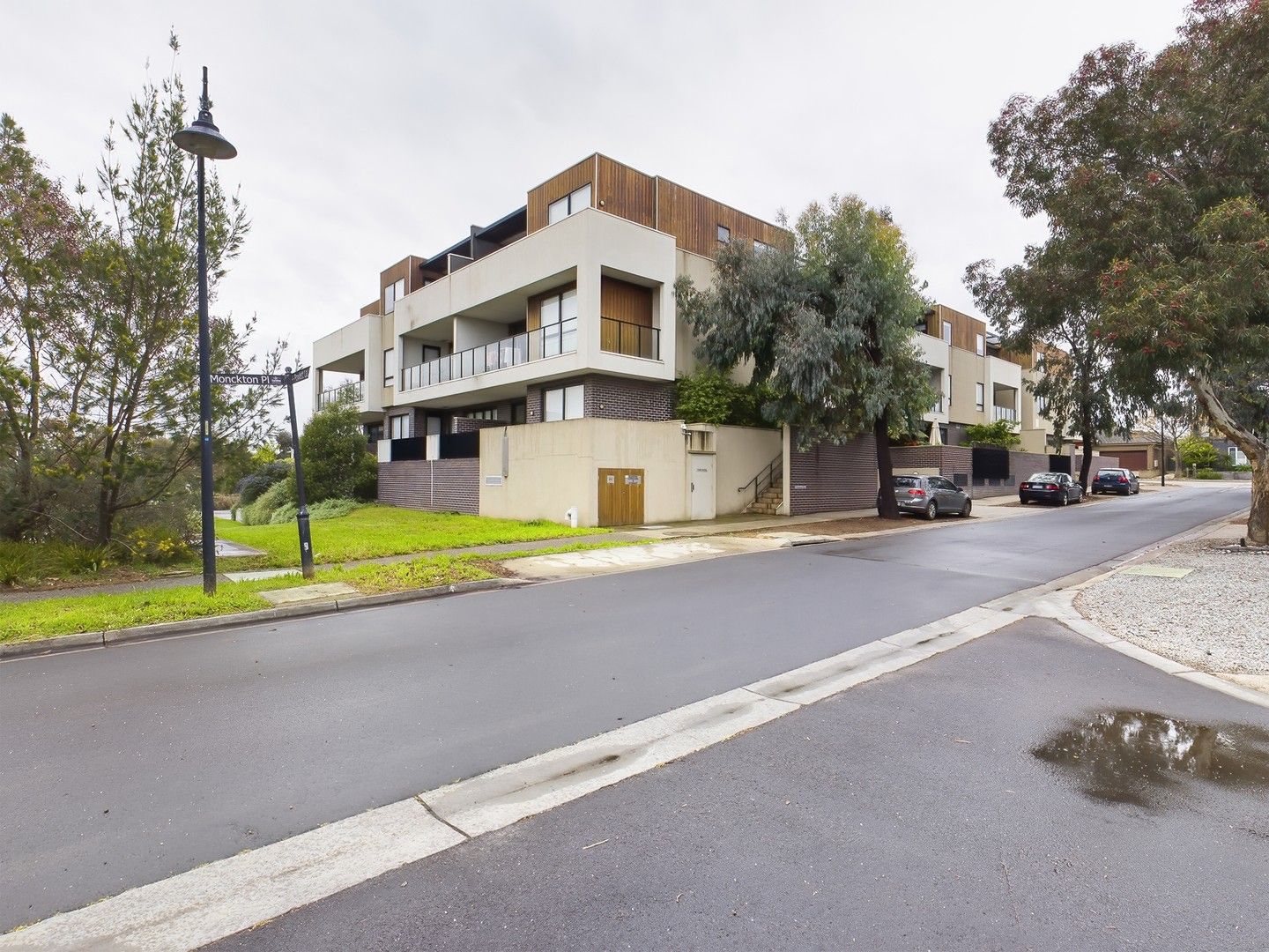 1/2-10 Monckton place, Caroline Springs VIC 3023, Image 0