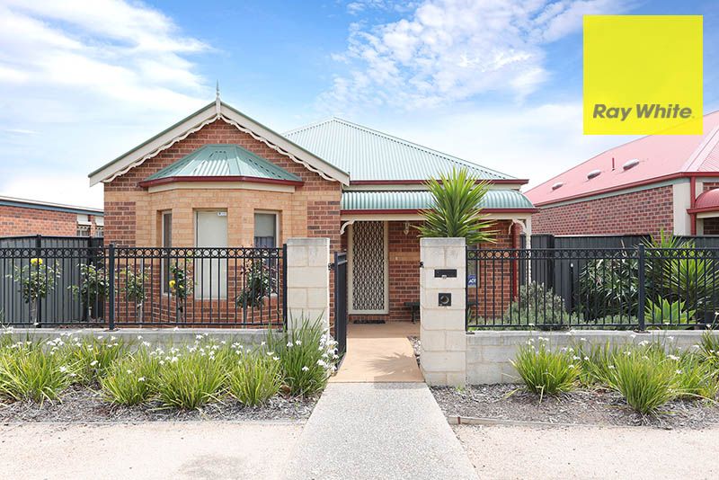 16 Henry Lawson Walk, Point Cook VIC 3030, Image 0