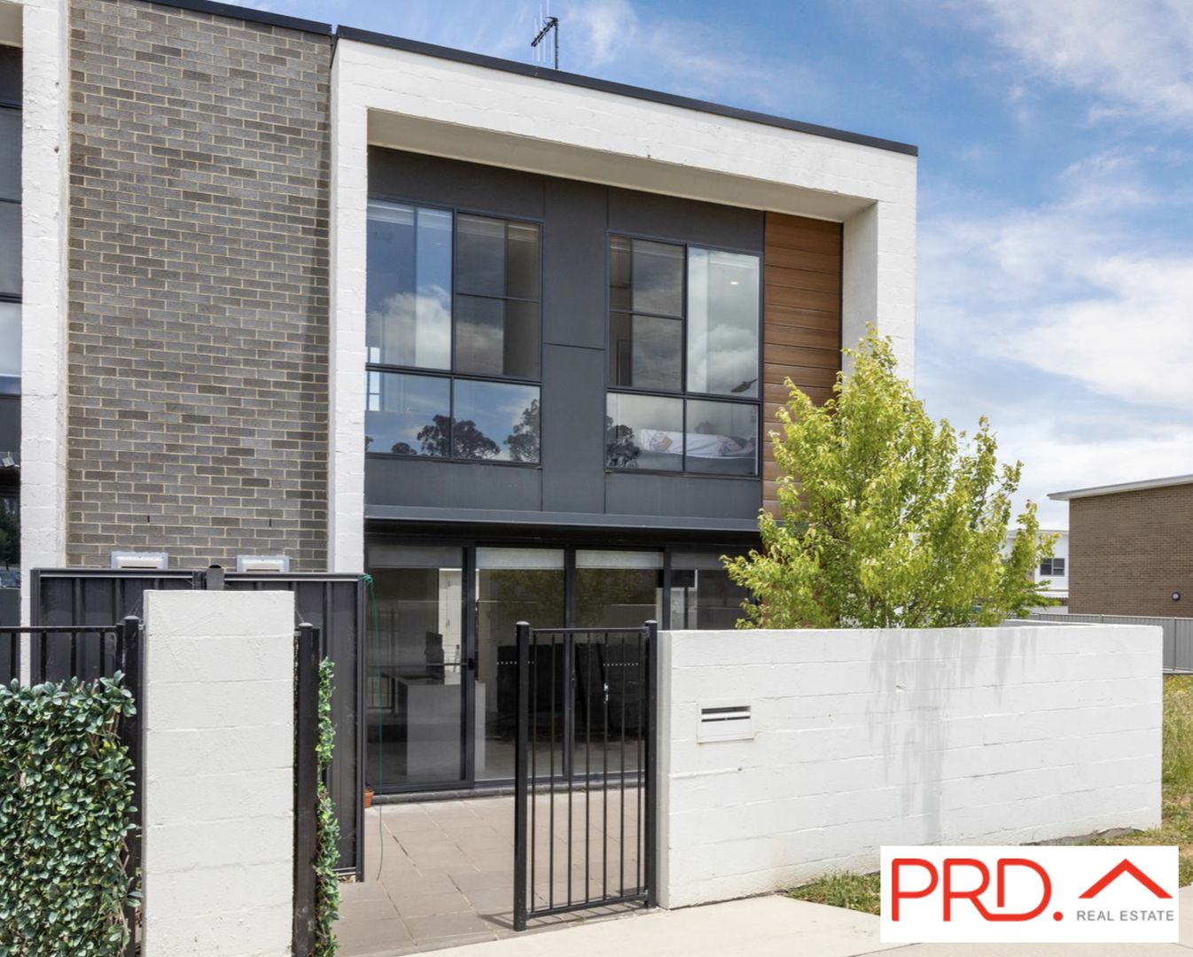 3 bedrooms Townhouse in 10 Bernard Heinze Avenue MONCRIEFF ACT, 2914