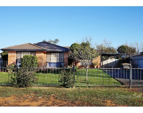 111 Oak Crescent, Narromine NSW 2821