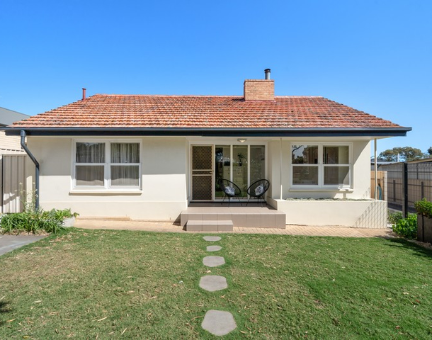 11 Kelway Crescent, Clearview SA 5085