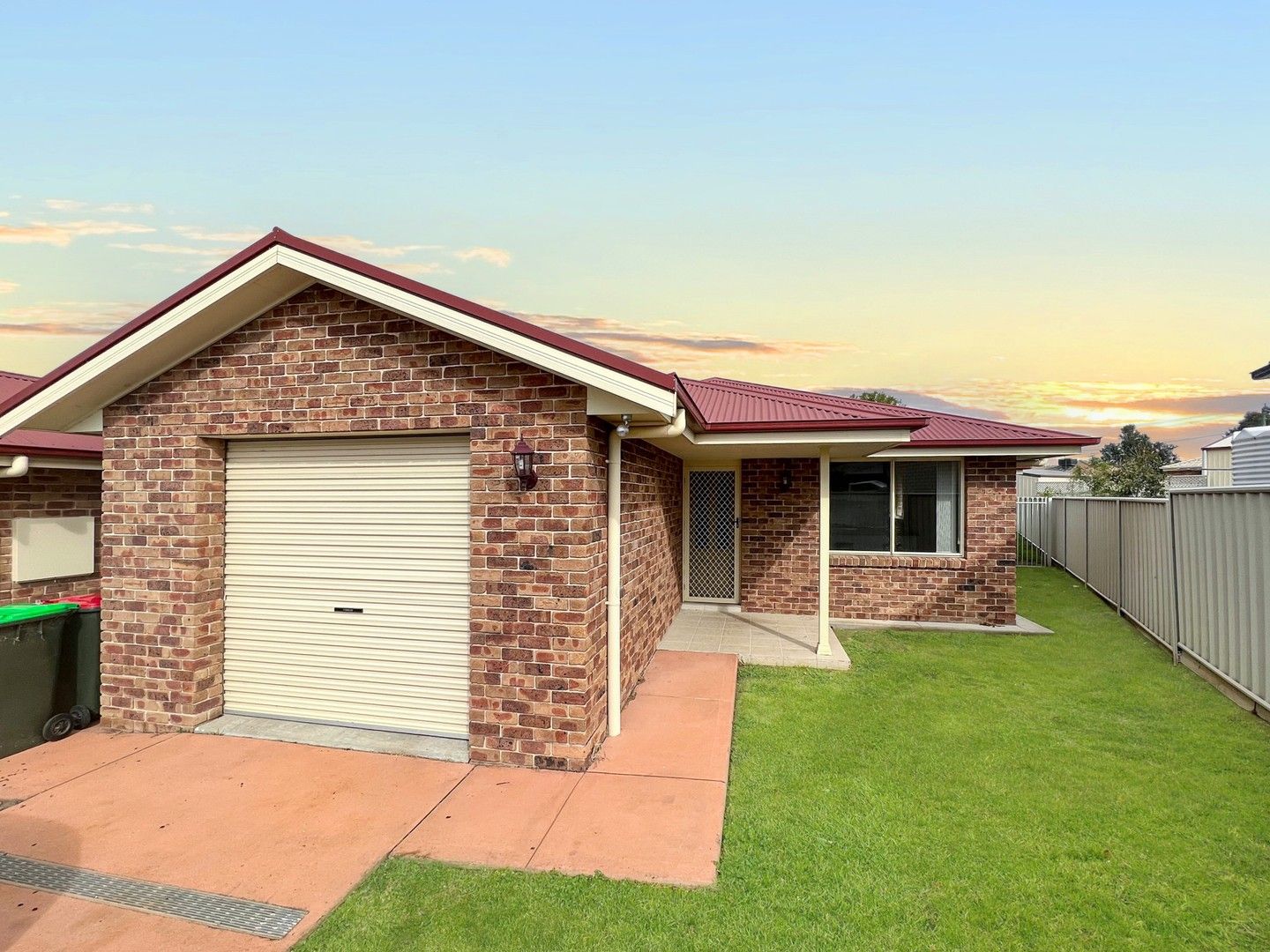 3 bedrooms House in 6A Iris Close KOOTINGAL NSW, 2352