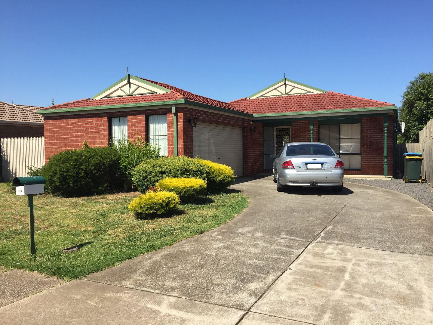 128 Bellbridge Drive, Hoppers Crossing Property History & Address