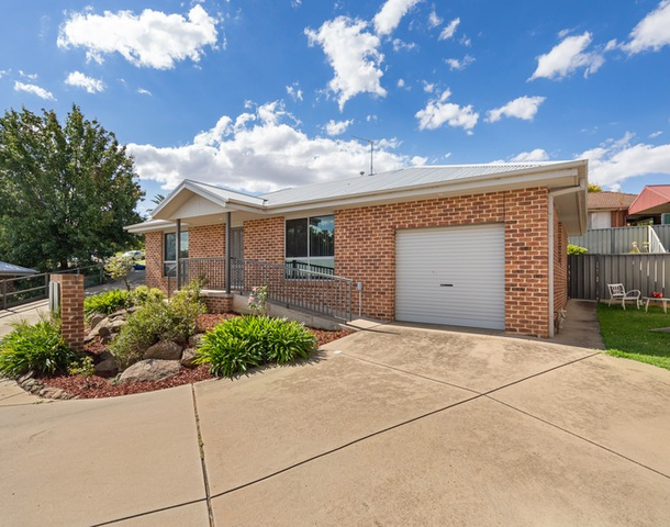 4/6 Banksia Place, Junee NSW 2663