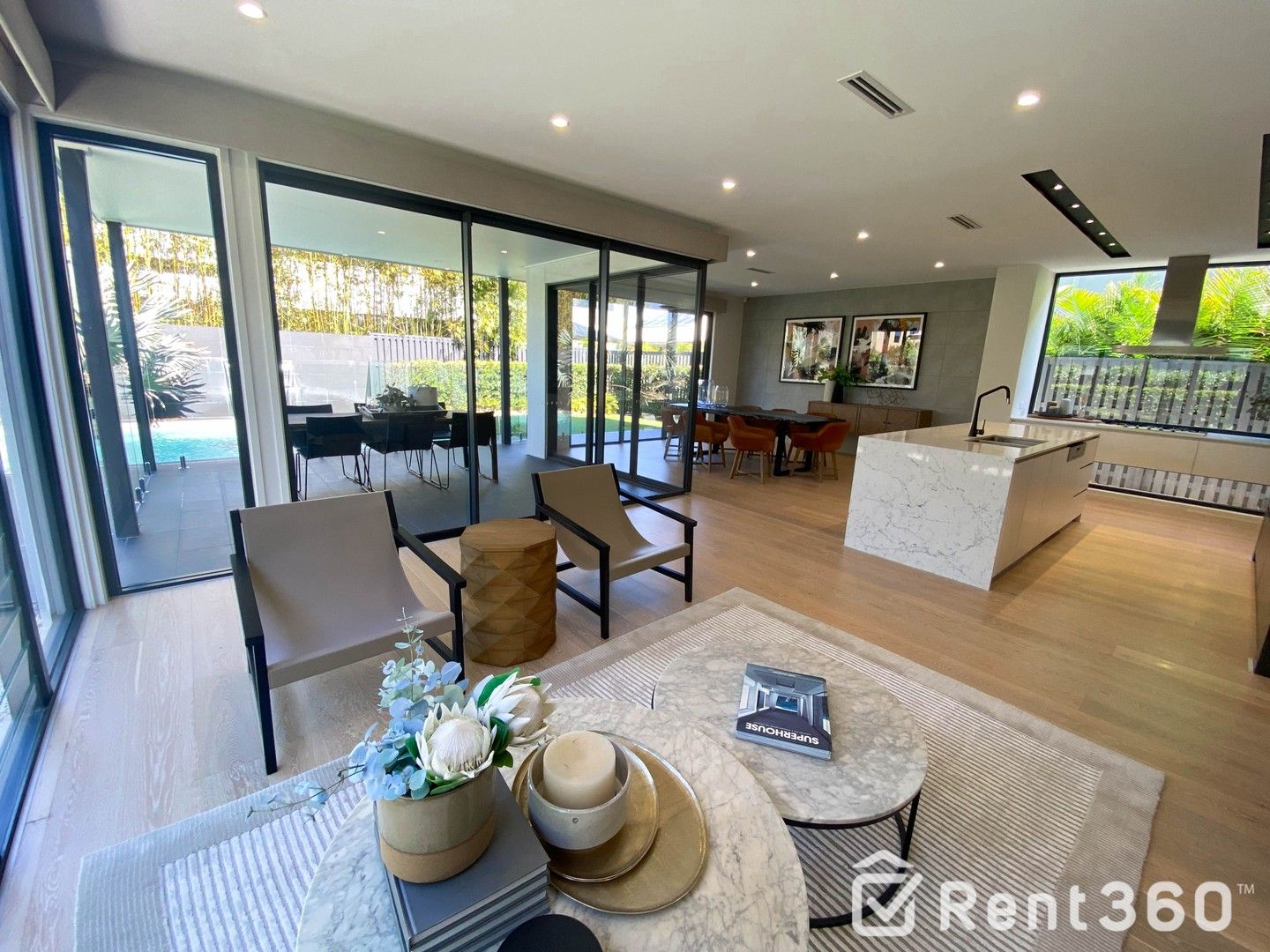 5 bedrooms House in 13 Clover Way HELENSVALE QLD, 4212