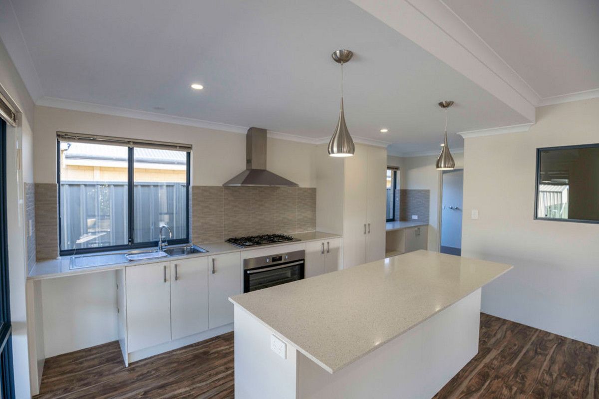 136 Napoleon Promenade, Kealy WA 6280, Image 2