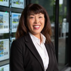 Naomi Arai, Property manager
