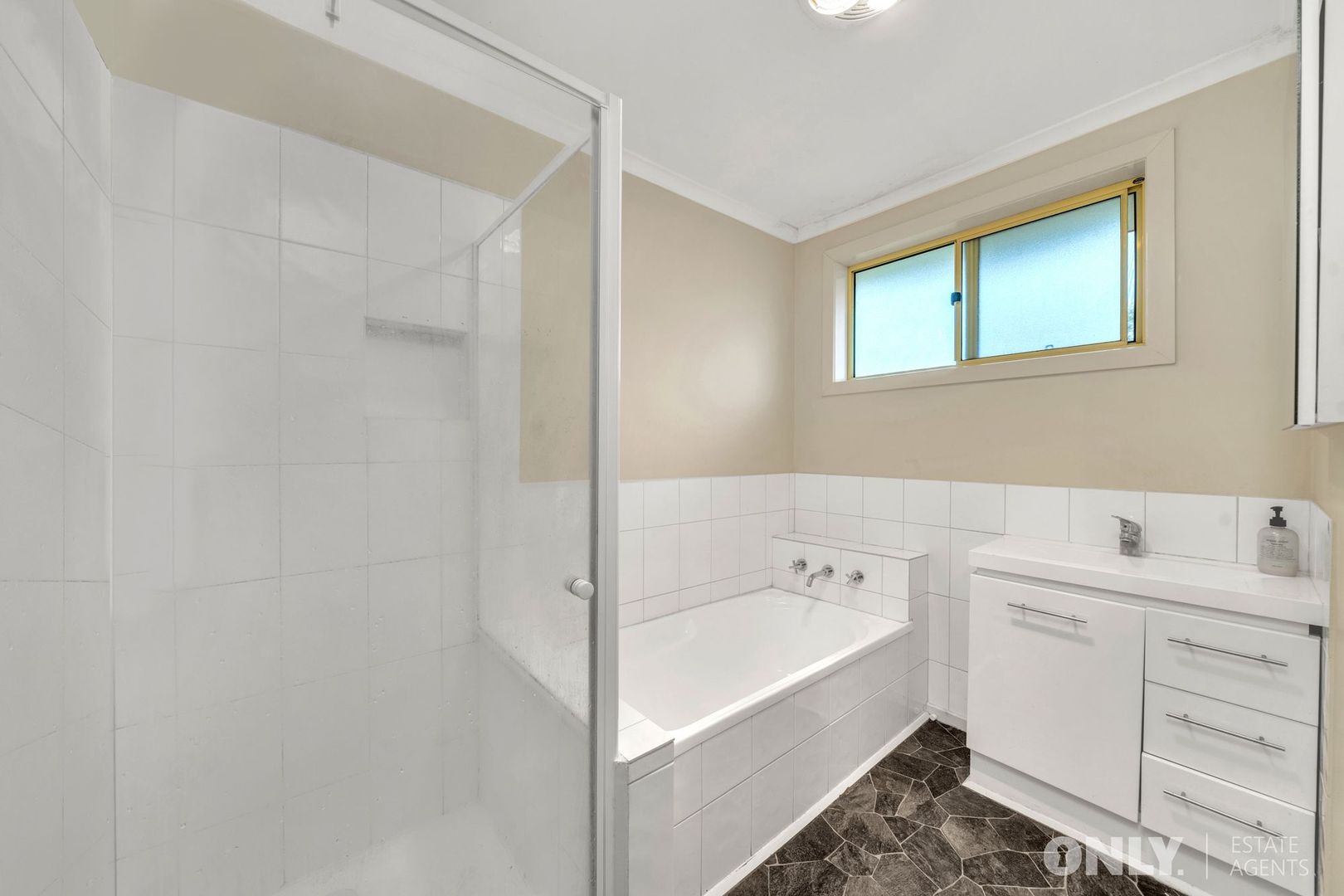 1/14 Castlecrag Close, Endeavour Hills VIC 3802, Image 2