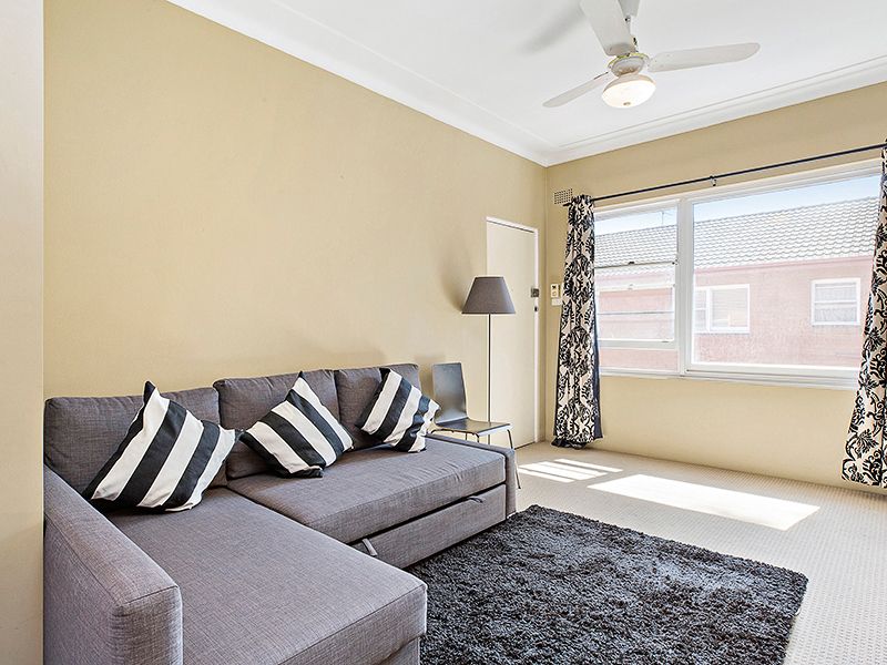 1 bedrooms Apartment / Unit / Flat in 8/106 Kiora Road MIRANDA NSW, 2228
