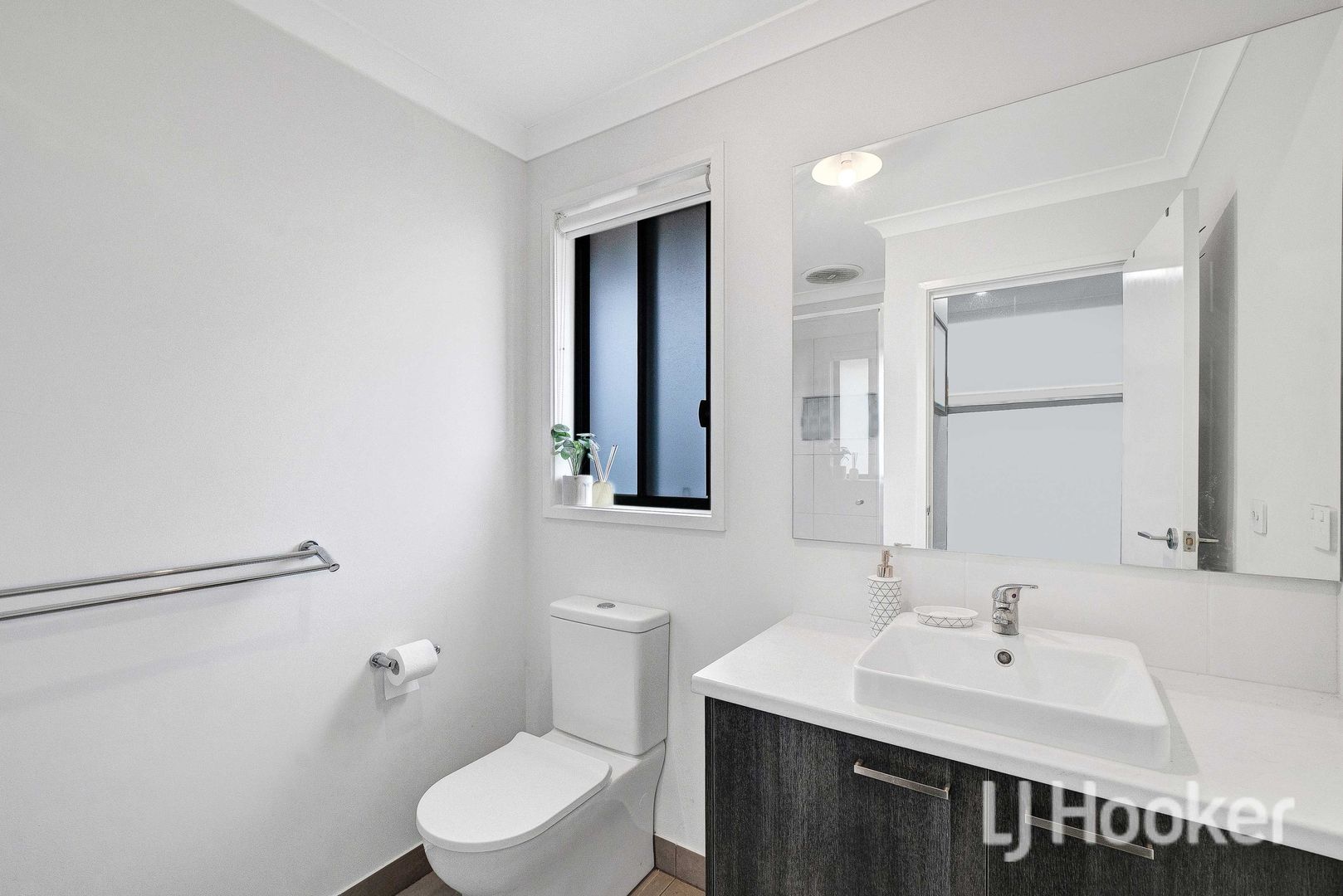 19 Stevenage Drive, Strathtulloh VIC 3338, Image 2