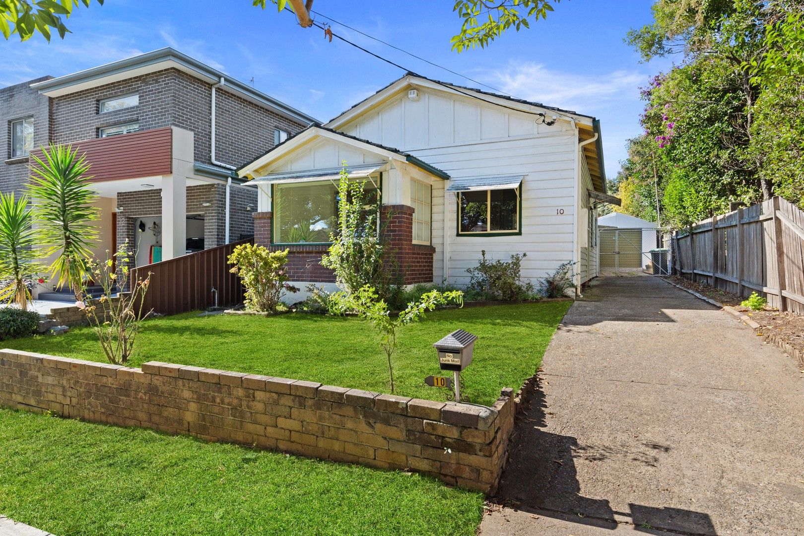 3 bedrooms House in 10 Salisbury Street PENSHURST NSW, 2222