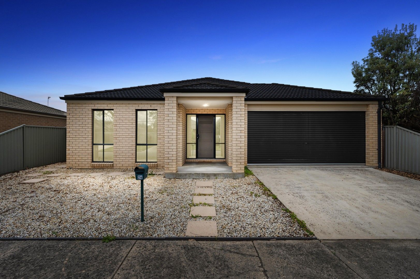 4 bedrooms House in 24 Macquarie Close DELACOMBE VIC, 3356