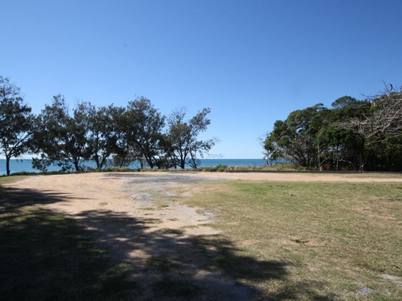 2 & 2a The Oaks Road, TANNUM SANDS QLD 4680, Image 2