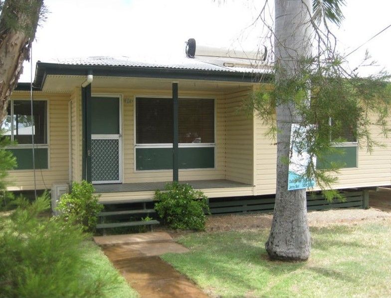 3 bedrooms House in 10 Harris Court MORANBAH QLD, 4744
