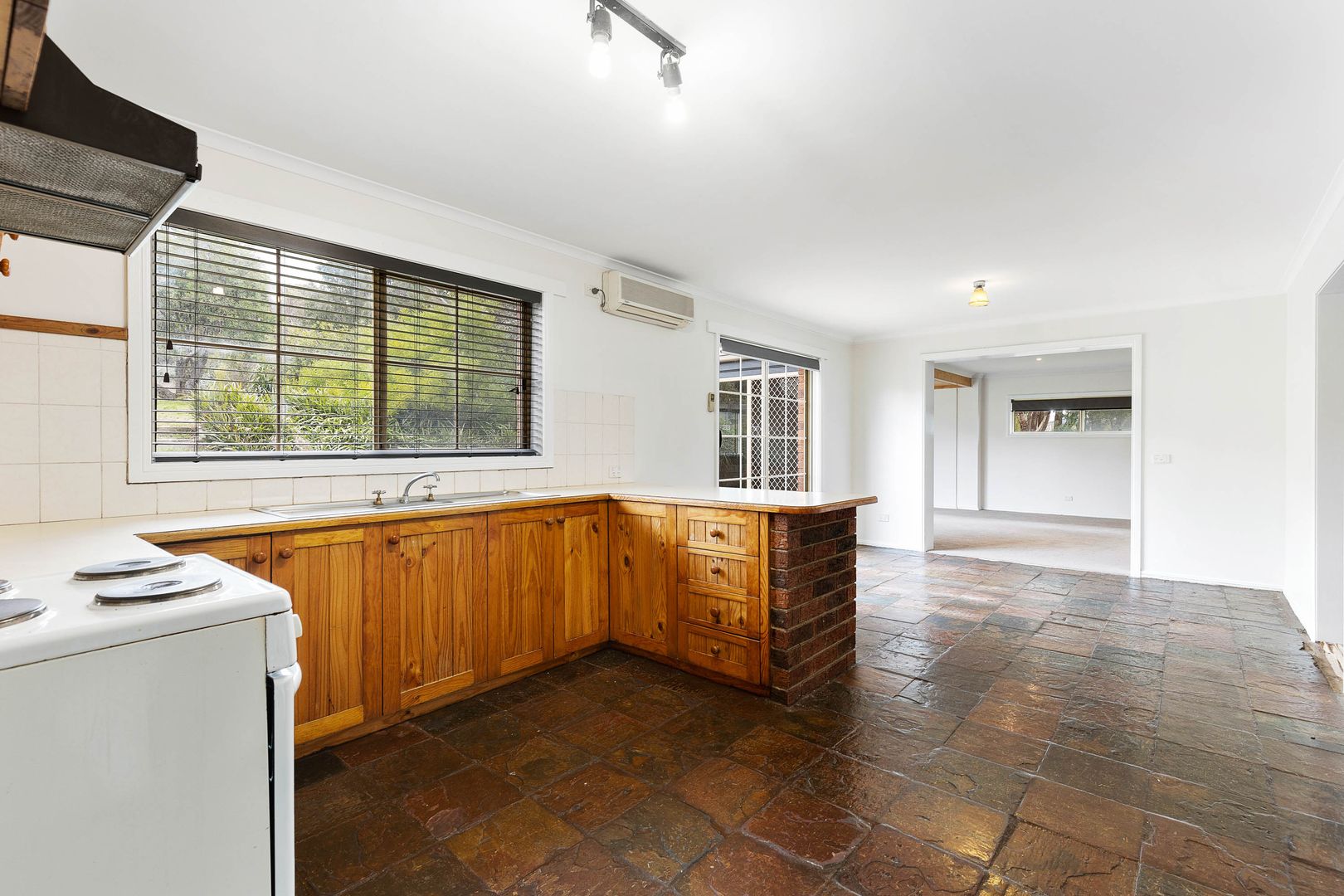 35 Urquhart Street, Gordon VIC 3345, Image 2