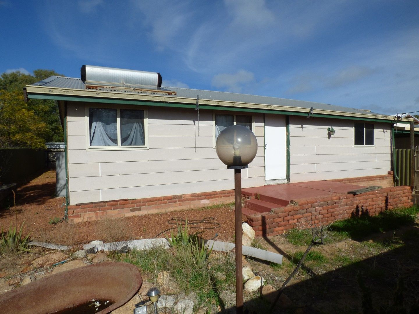 3 bedrooms House in 45 Endersbee St MERREDIN WA, 6415