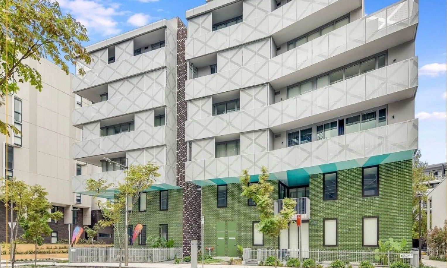 2 bedrooms Apartment / Unit / Flat in E302/18 Paul Street ZETLAND NSW, 2017