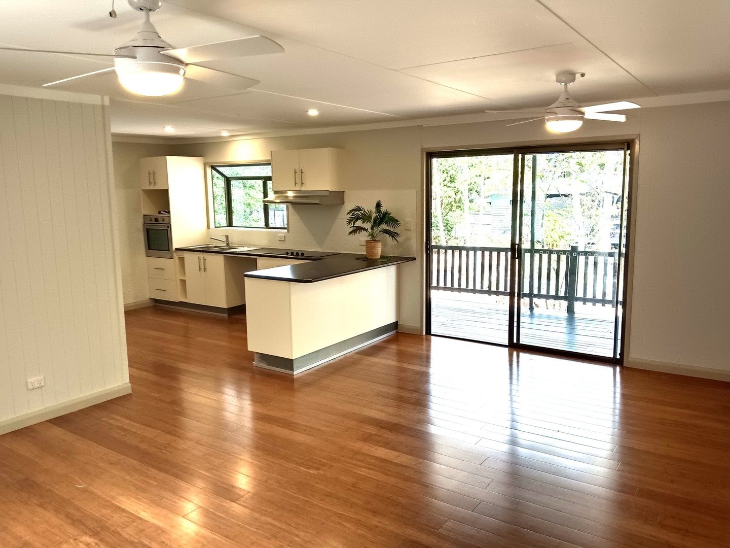 10 Moonah Street, Coochiemudlo Island QLD 4184 Domain