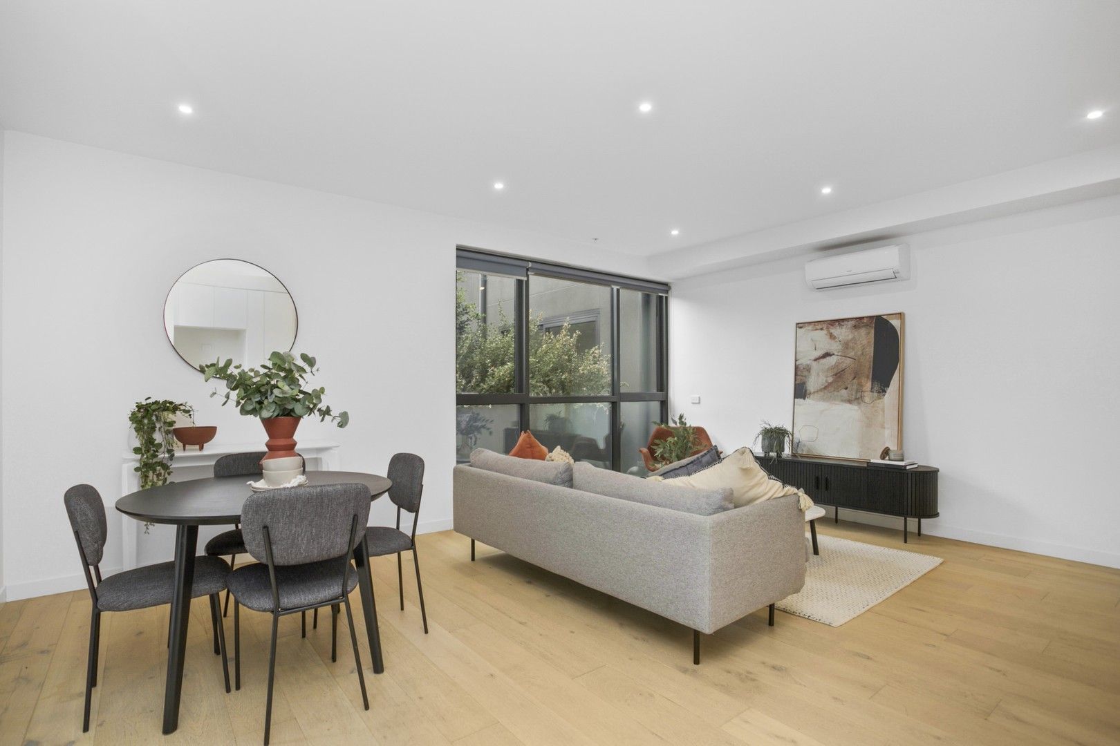 2 bedrooms Apartment / Unit / Flat in 103/1A Middlesex Road SURREY HILLS VIC, 3127