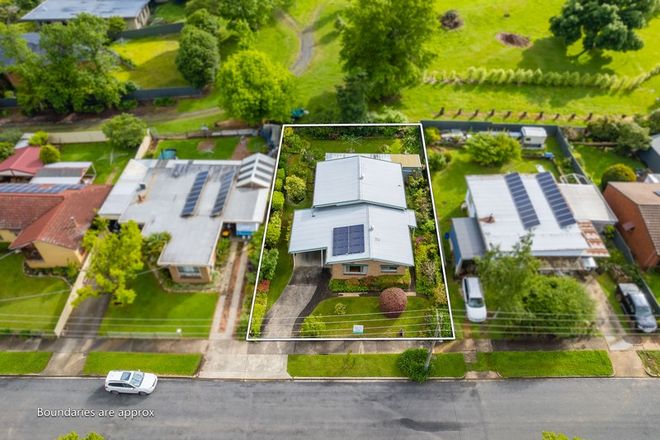 Picture of 19 Robert Street, MYRTLEFORD VIC 3737