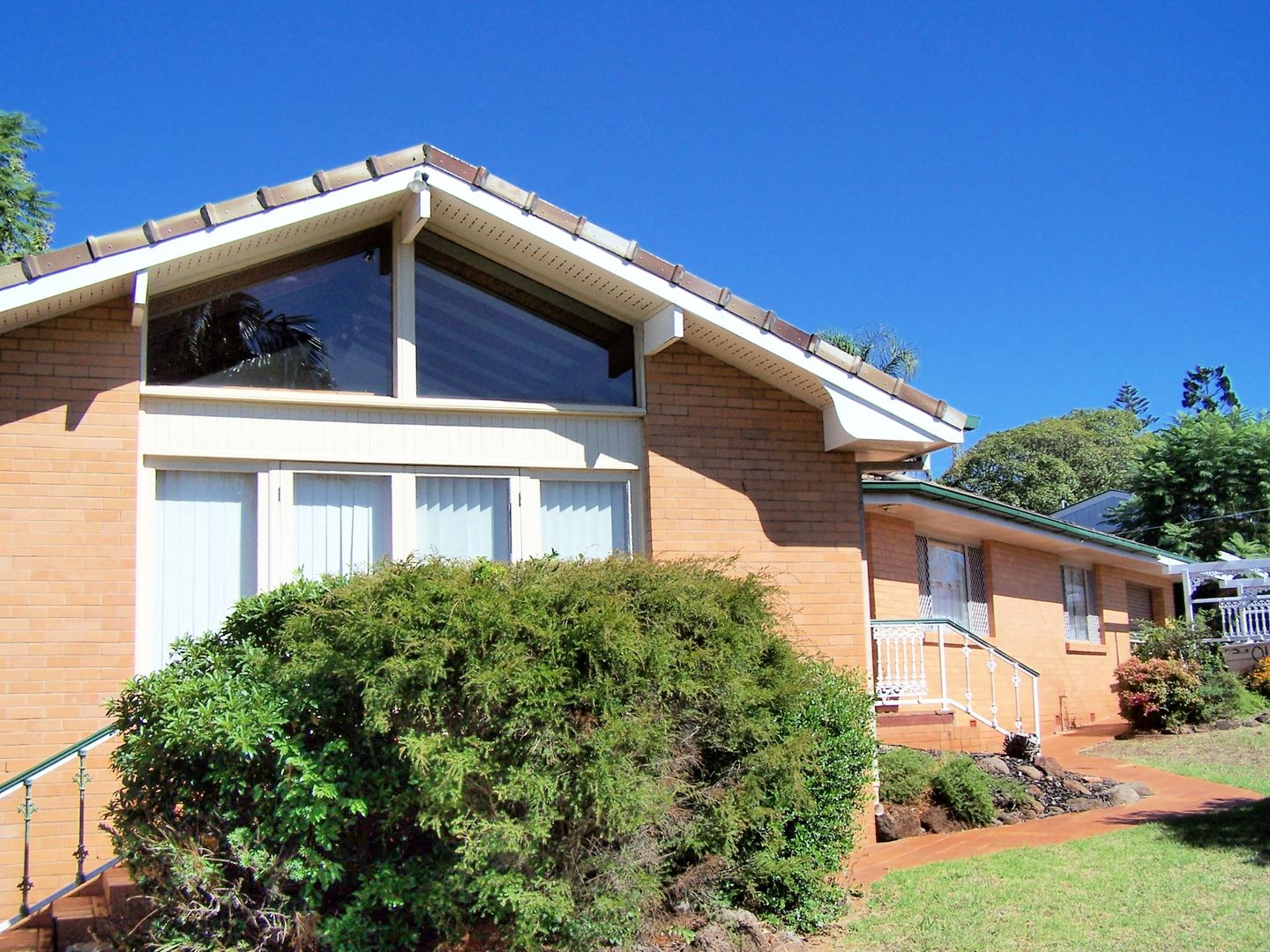 2 Strong Street, South Toowoomba Property History & Address Research