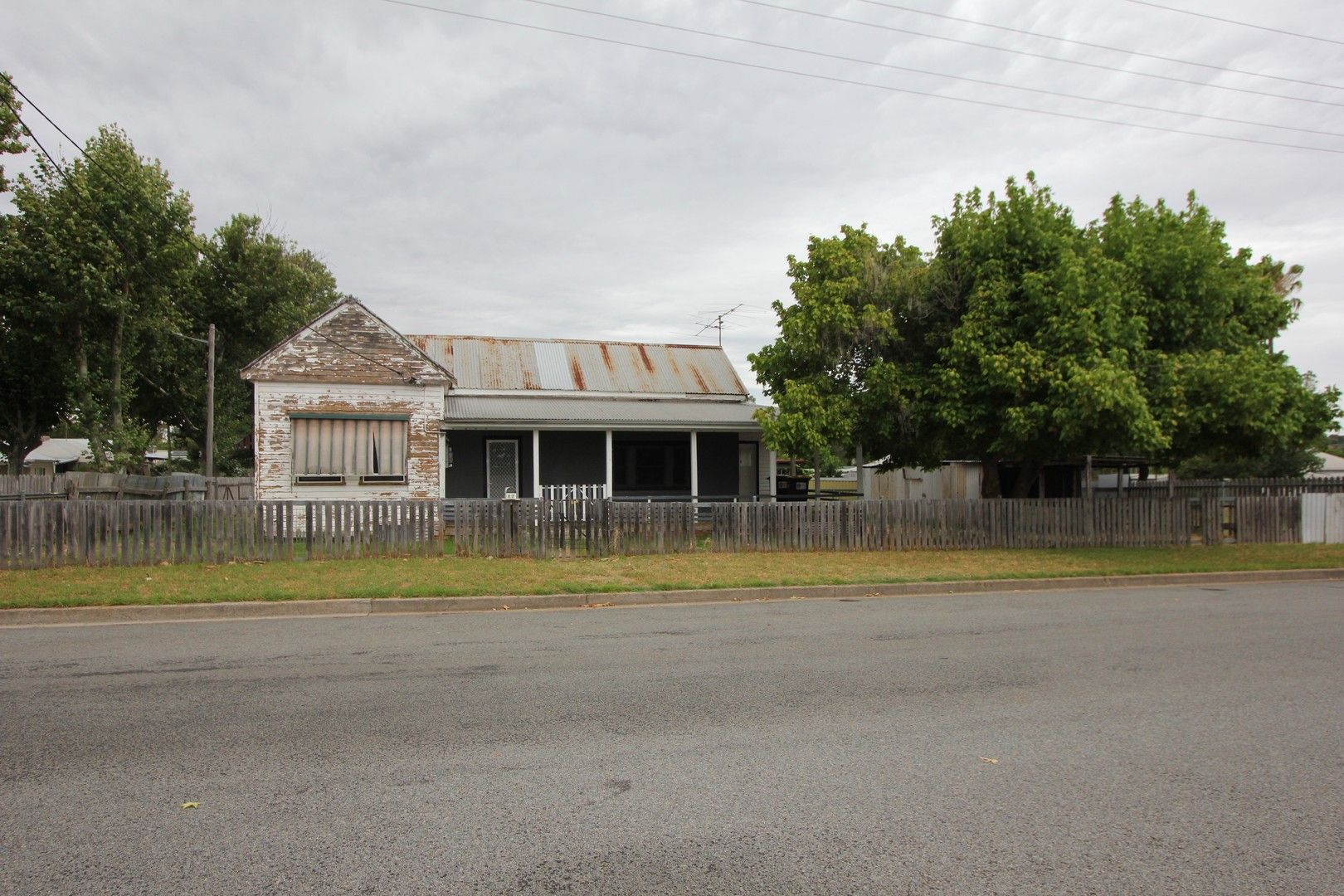 4 bedrooms House in 17 Margaret NARRANDERA NSW, 2700