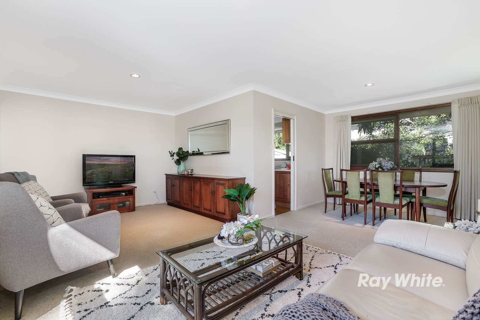 4 Roseneath Place, Baulkham Hills NSW 2153, Image 2