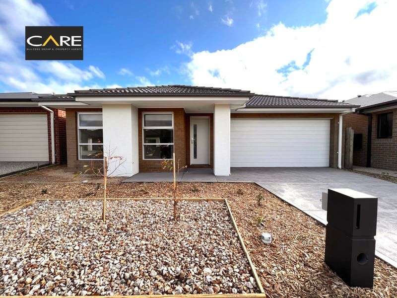 4 bedrooms House in 10 Dhalla Street THORNHILL PARK VIC, 3335