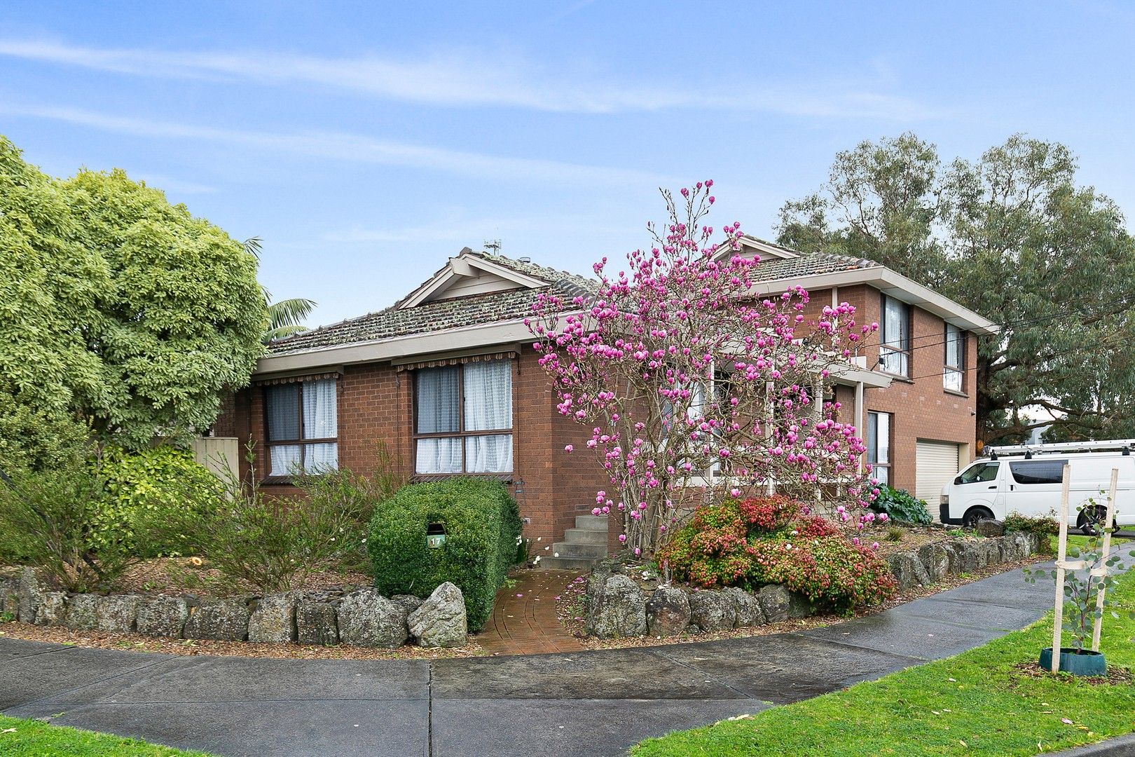 4 bedrooms Townhouse in 17 Panorama Drive FOREST HILL VIC, 3131